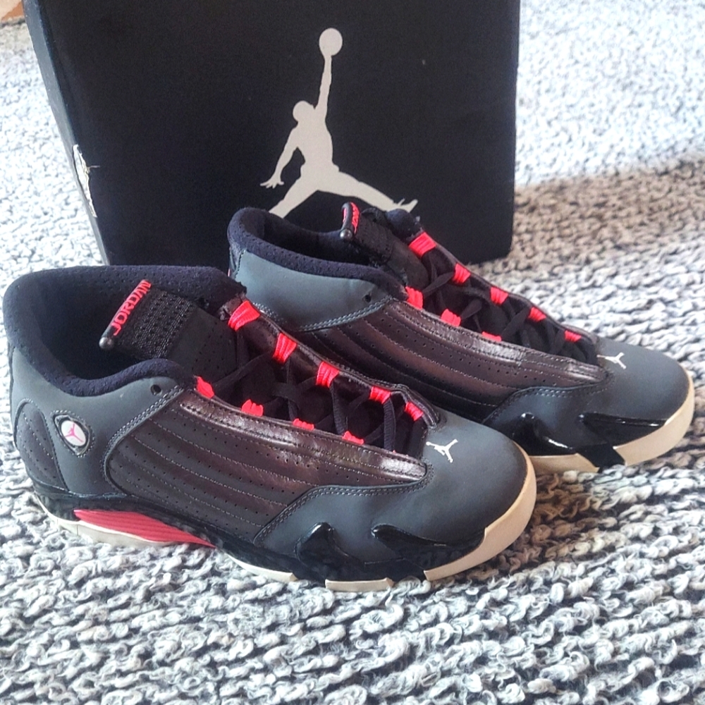 Jordan Retro 14 size 6y or women's 7.5